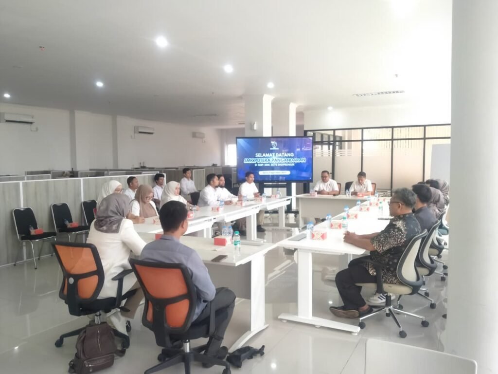 SMK Putera Pangandaran Studi Tiru ke SMK Skye Digipreneur, Guru Tukar Ilmu dan Pengalaman